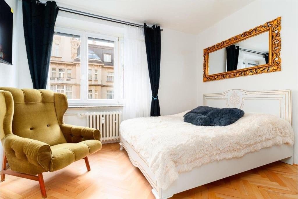 Prenájom bytu 3-izbový 98 m², Vinohradská, Praha, Praha Prenájom bytu 3-izbový 98 m², Vinohradská, Praha, Praha