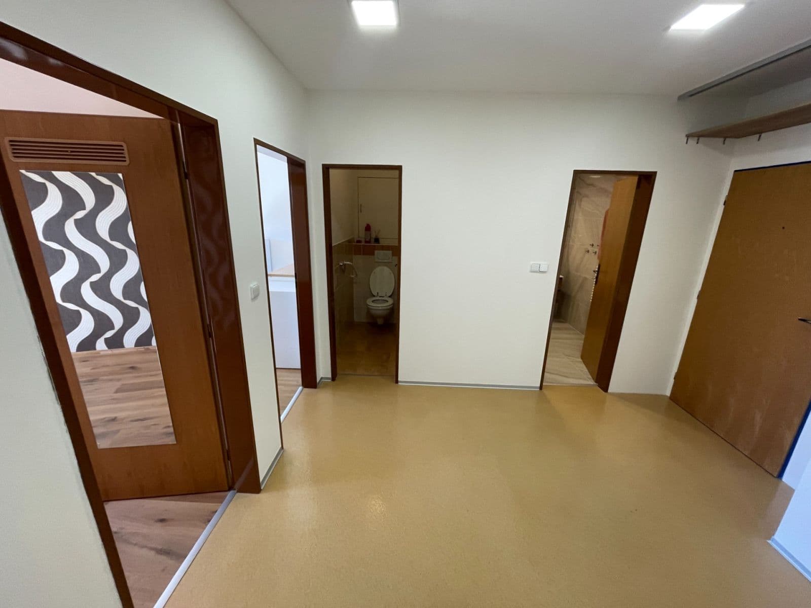 Prenájom bytu 2-izbový 54 m², Ústavní, Praha, Praha Prenájom bytu 2-izbový 54 m², Ústavní, Praha, Praha