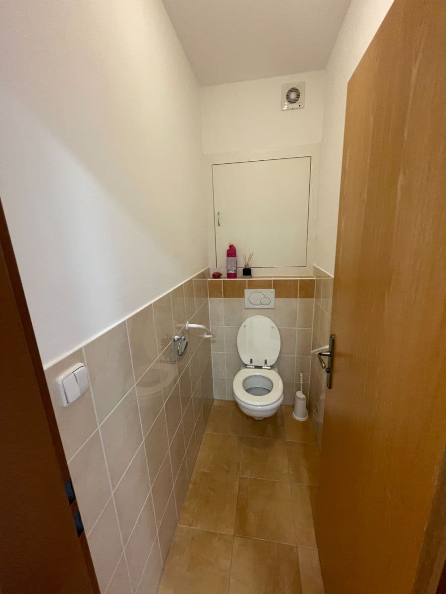 Prenájom bytu 2-izbový 54 m², Ústavní, Praha, Praha Prenájom bytu 2-izbový 54 m², Ústavní, Praha, Praha