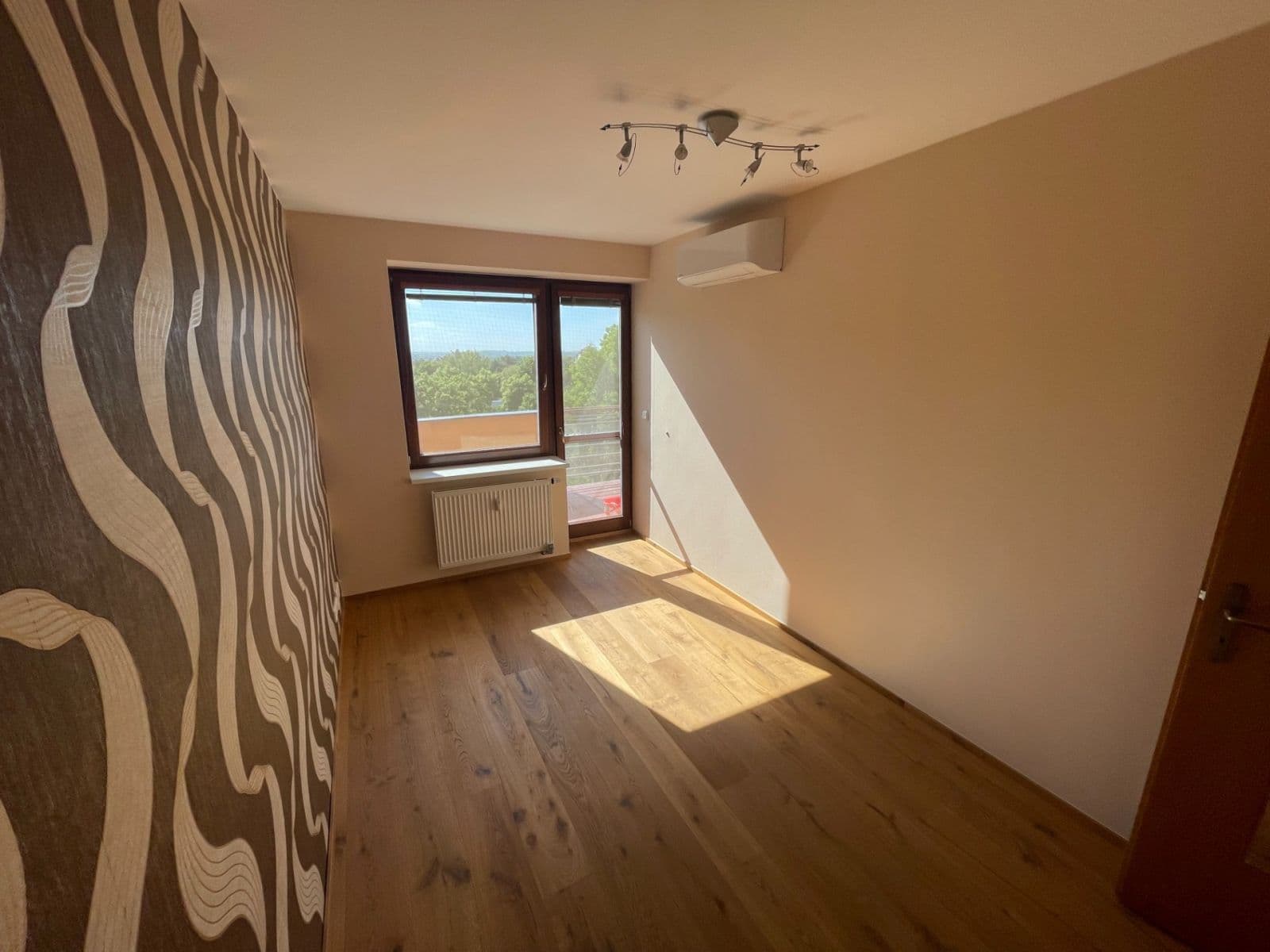 Prenájom bytu 2-izbový 54 m², Ústavní, Praha, Praha Prenájom bytu 2-izbový 54 m², Ústavní, Praha, Praha
