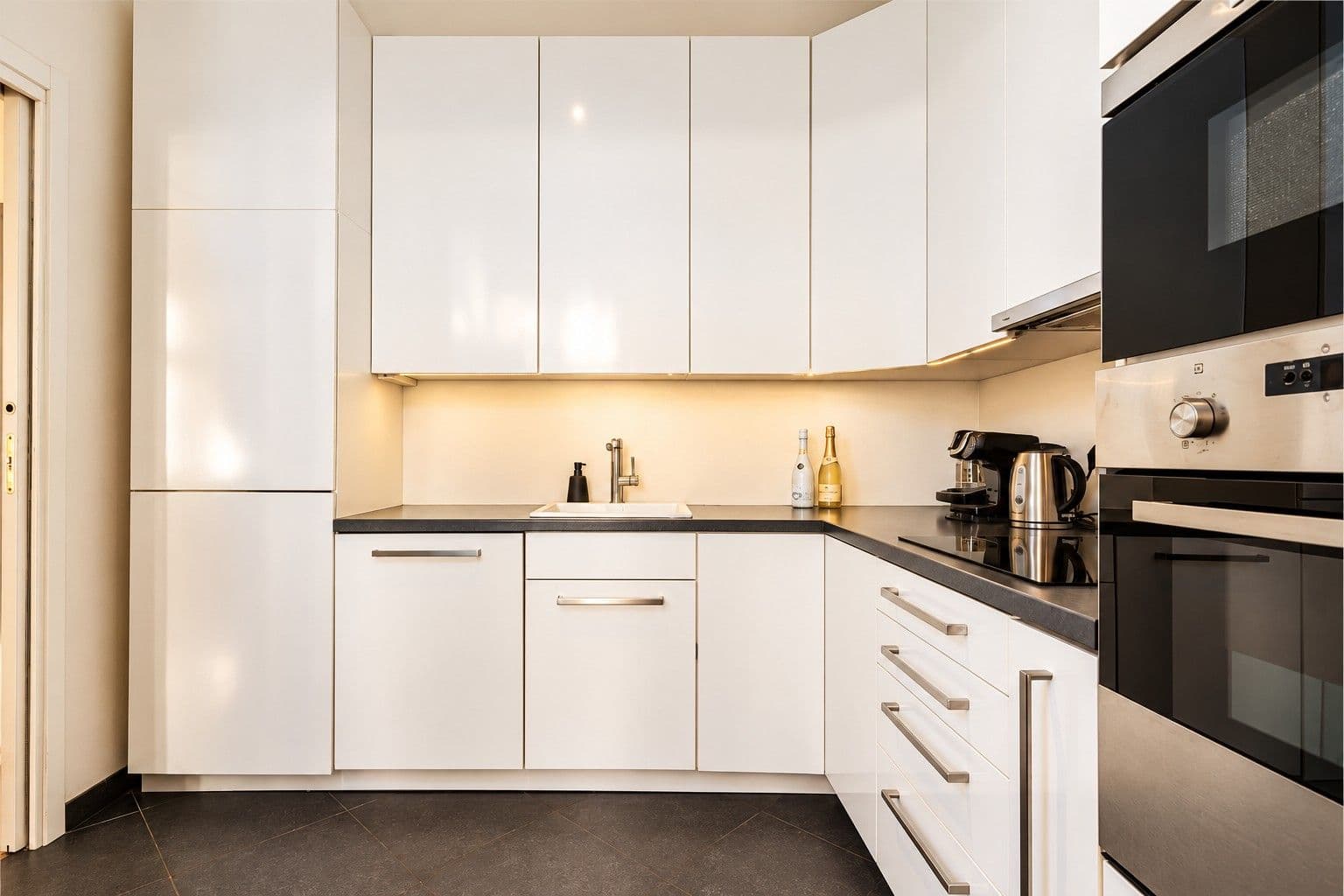 Prenájom bytu 4-izbový 110 m², Vratislavova, Praha, Praha Prenájom bytu 4-izbový 110 m², Vratislavova, Praha, Praha