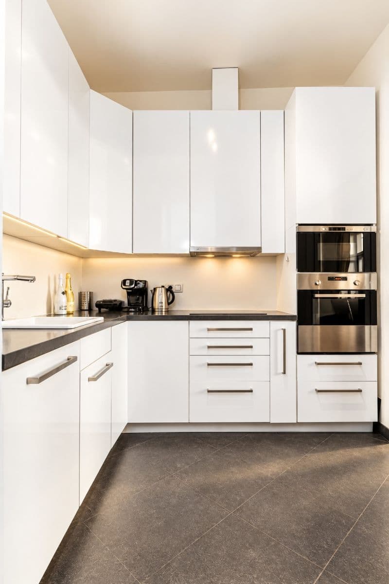 Prenájom bytu 4-izbový 110 m², Vratislavova, Praha, Praha Prenájom bytu 4-izbový 110 m², Vratislavova, Praha, Praha