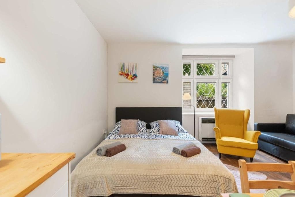 Prenájom bytu 2-izbový 84 m², Moravská, Praha, Praha Prenájom bytu 2-izbový 84 m², Moravská, Praha, Praha