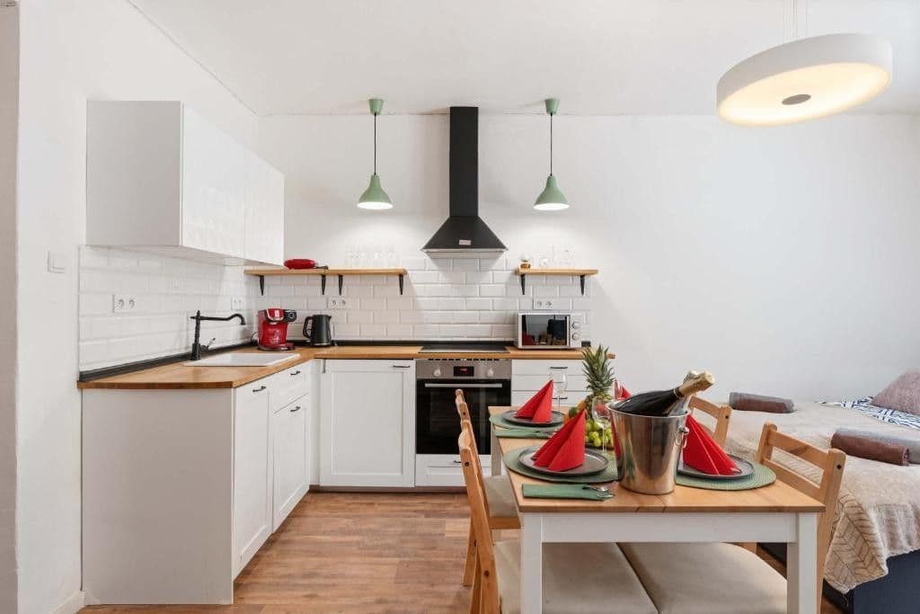 Prenájom bytu 2-izbový 84 m², Moravská, Praha, Praha Prenájom bytu 2-izbový 84 m², Moravská, Praha, Praha