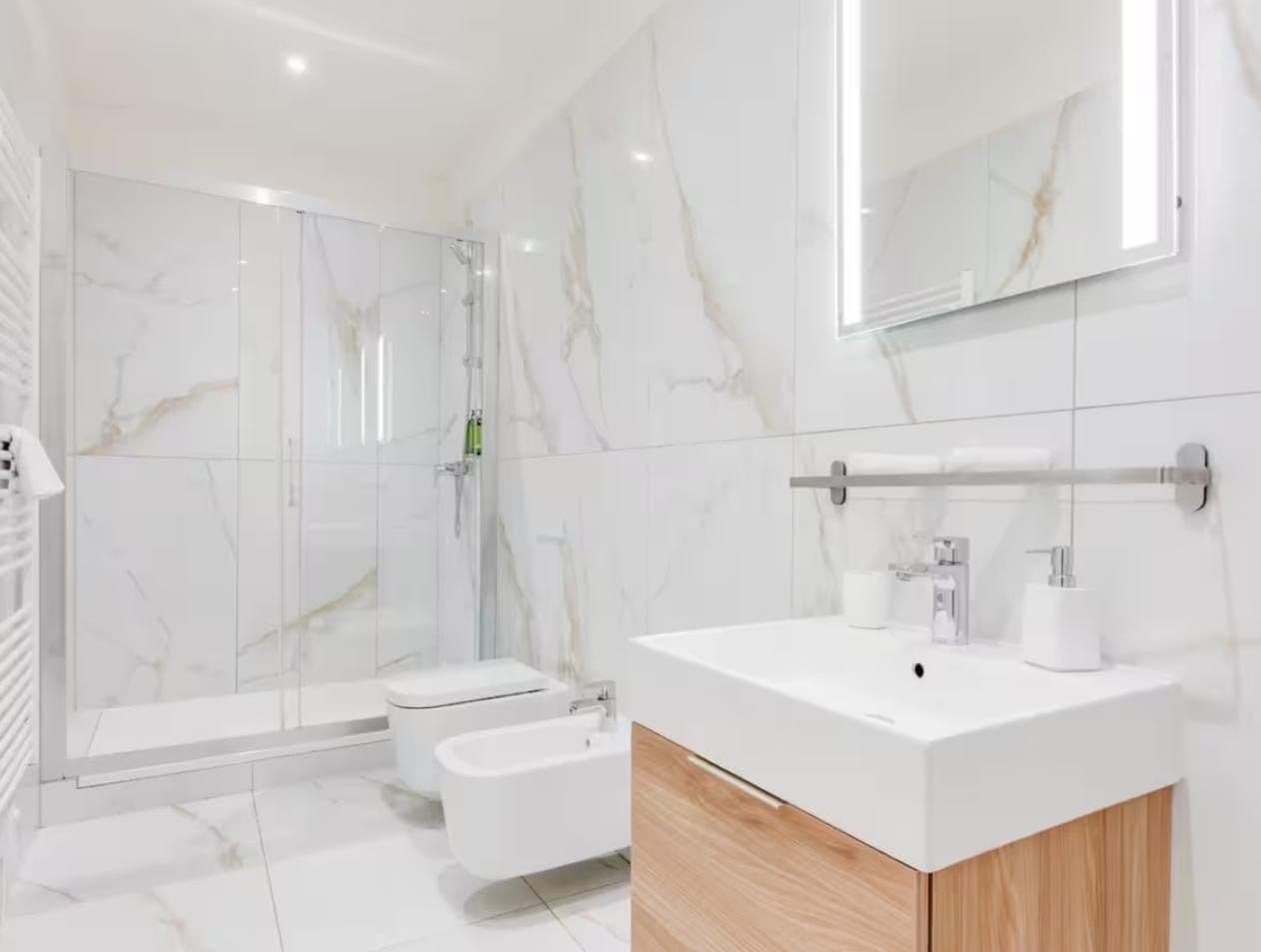 Prenájom bytu 4-izbový 110 m², Štěpánská, Praha, Praha Prenájom bytu 4-izbový 110 m², Štěpánská, Praha, Praha