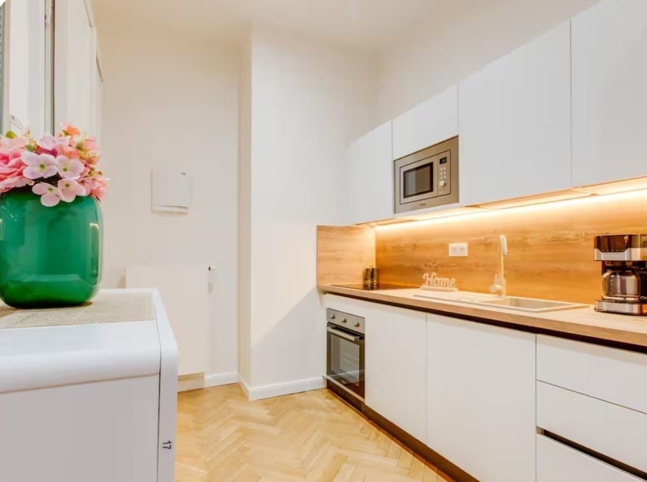 Prenájom bytu 4-izbový 110 m², Štěpánská, Praha, Praha Prenájom bytu 4-izbový 110 m², Štěpánská, Praha, Praha