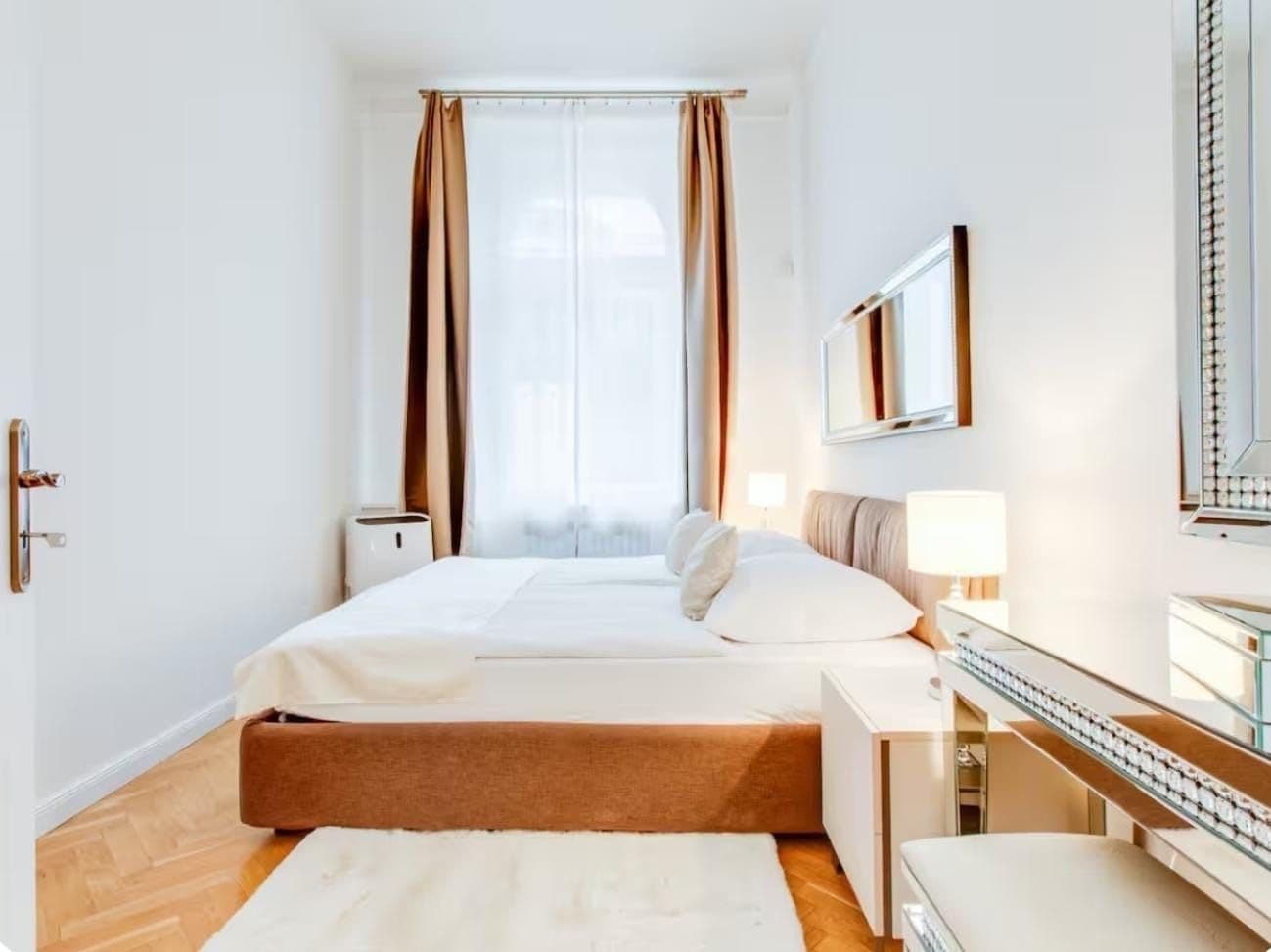Prenájom bytu 4-izbový 110 m², Štěpánská, Praha, Praha Prenájom bytu 4-izbový 110 m², Štěpánská, Praha, Praha