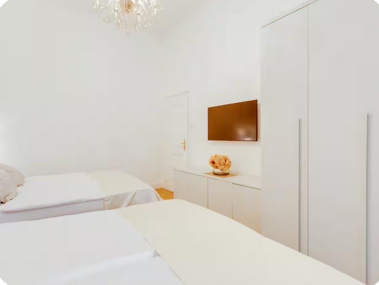 Prenájom bytu 4-izbový 110 m², Štěpánská, Praha, Praha Prenájom bytu 4-izbový 110 m², Štěpánská, Praha, Praha