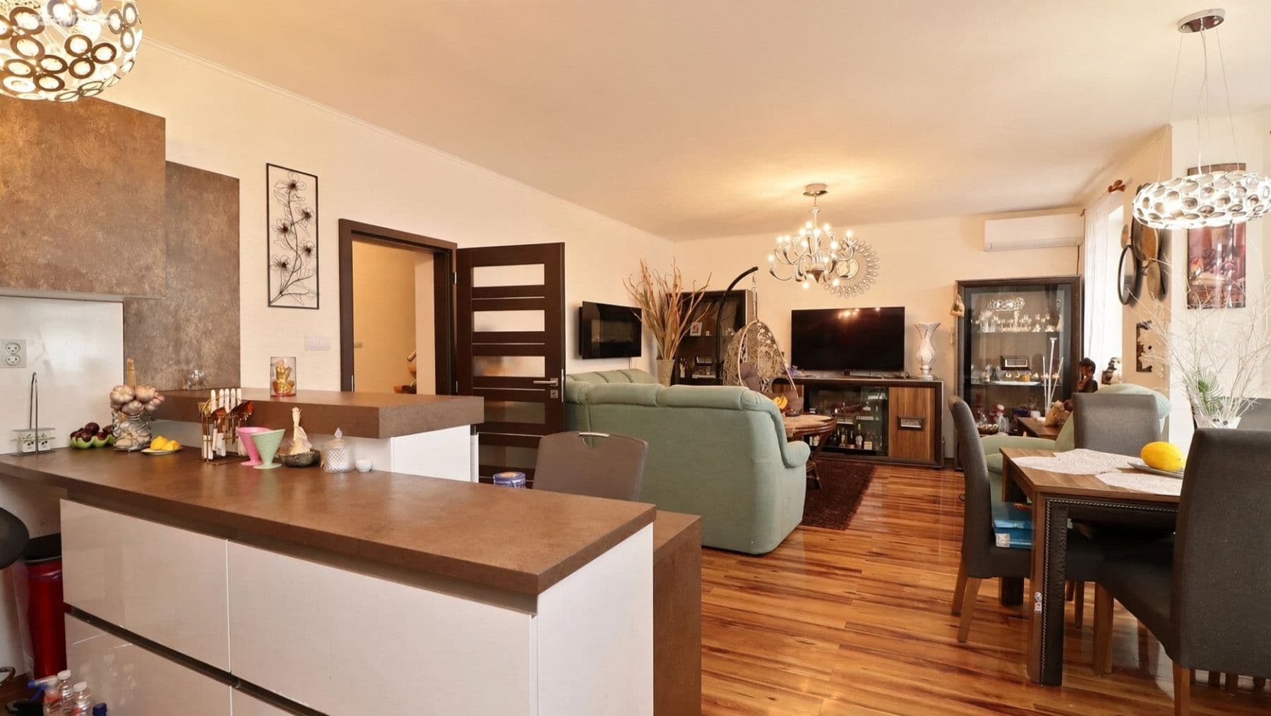 Predaj domu 233 m², pozemok 651 m², Božice, Jihomoravský kraj Predaj domu 233 m², pozemok 651 m², Božice, Jihomoravský kraj