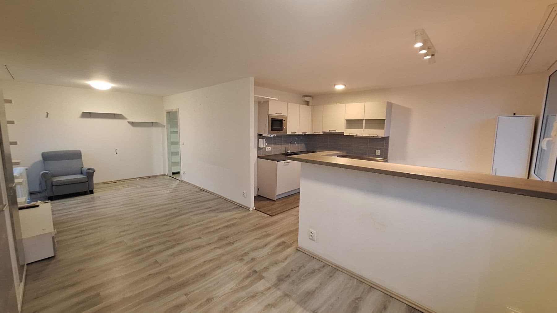 Prenájom bytu 3-izbový 70 m², Frýdlantská, Praha, Praha Prenájom bytu 3-izbový 70 m², Frýdlantská, Praha, Praha