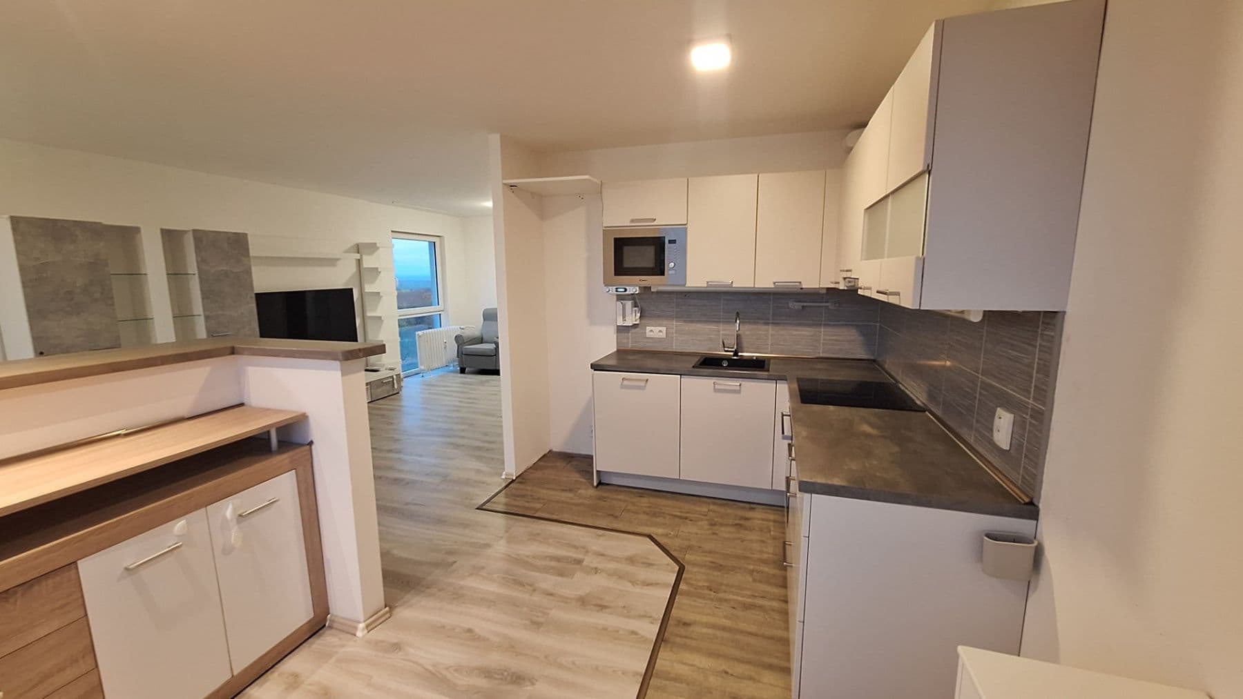Prenájom bytu 3-izbový 70 m², Frýdlantská, Praha, Praha Prenájom bytu 3-izbový 70 m², Frýdlantská, Praha, Praha