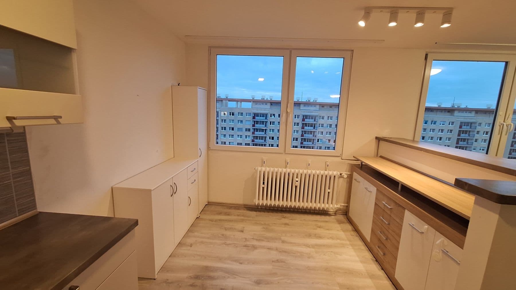 Prenájom bytu 3-izbový 70 m², Frýdlantská, Praha, Praha Prenájom bytu 3-izbový 70 m², Frýdlantská, Praha, Praha