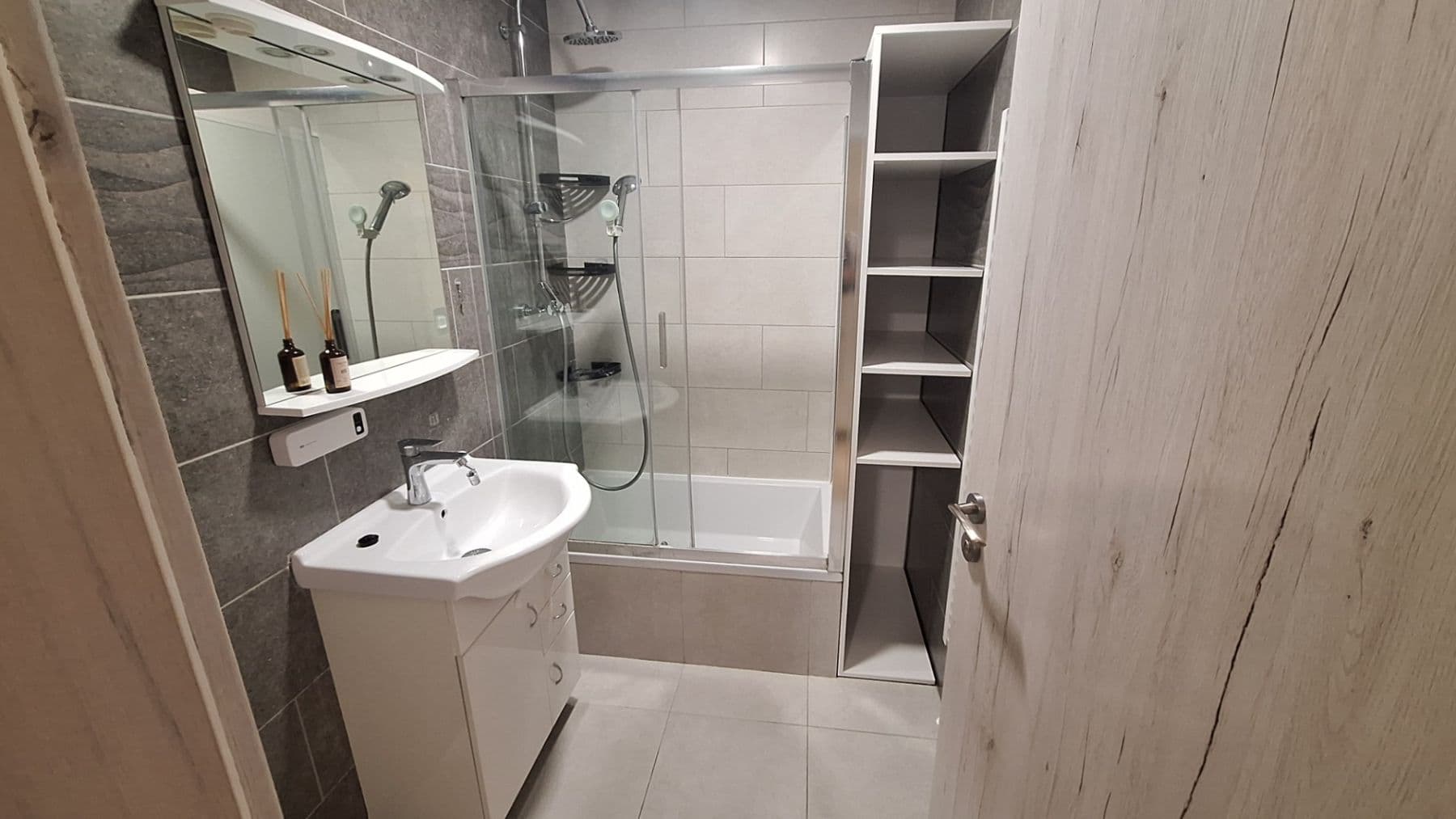 Prenájom bytu 3-izbový 70 m², Frýdlantská, Praha, Praha Prenájom bytu 3-izbový 70 m², Frýdlantská, Praha, Praha
