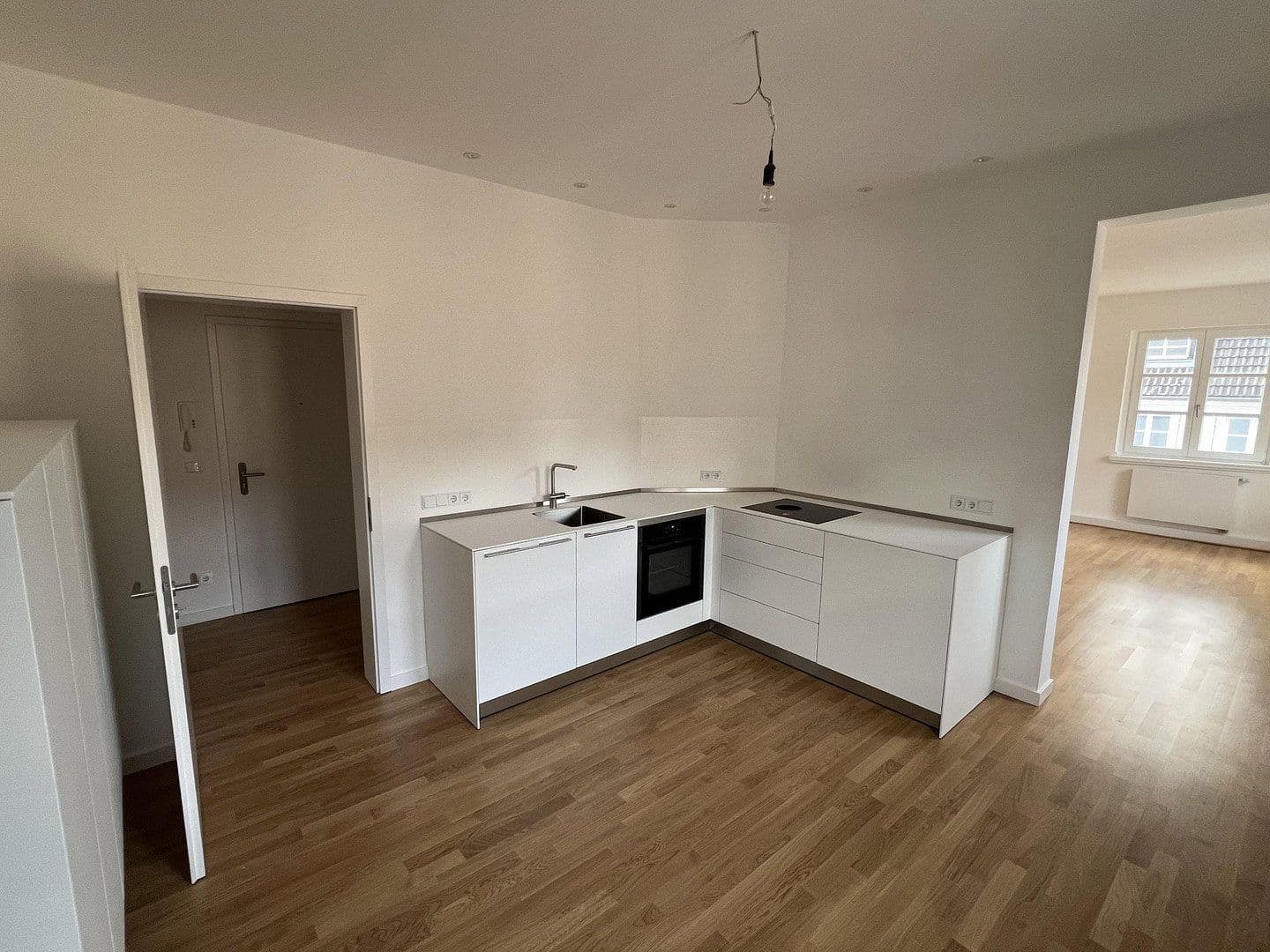Prenájom bytu 3-izbový 80 m², Düsseldorf, Severné Porýnie - Westfálsko Prenájom bytu 3-izbový 80 m², Düsseldorf, Severné Porýnie - Westfálsko