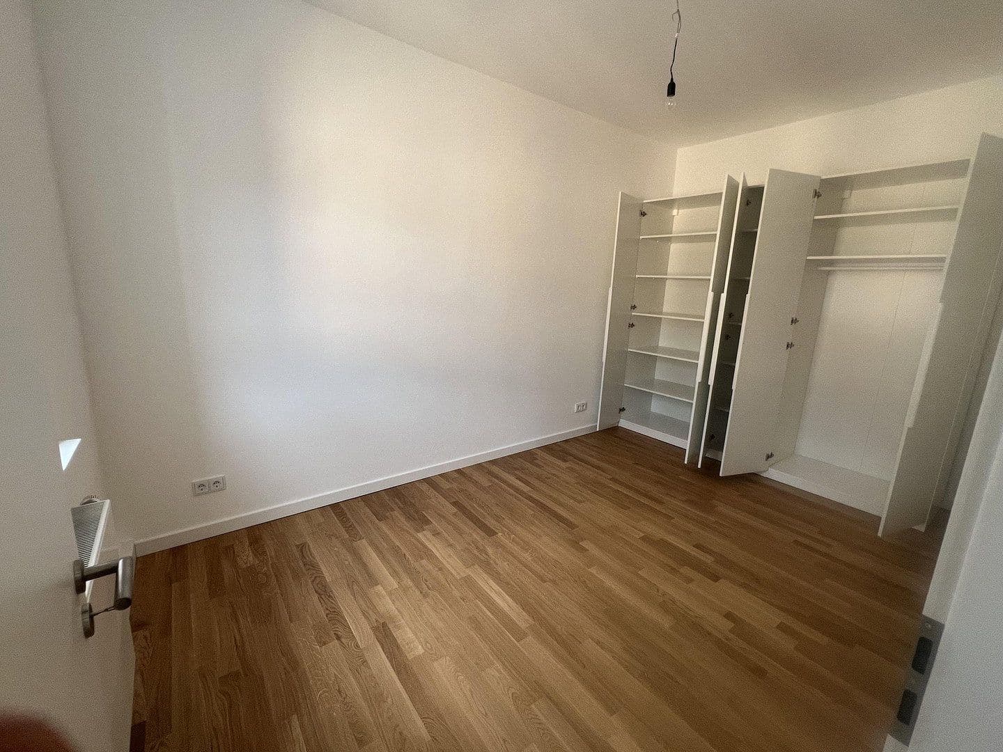 Prenájom bytu 3-izbový 80 m², Düsseldorf, Severné Porýnie - Westfálsko Prenájom bytu 3-izbový 80 m², Düsseldorf, Severné Porýnie - Westfálsko