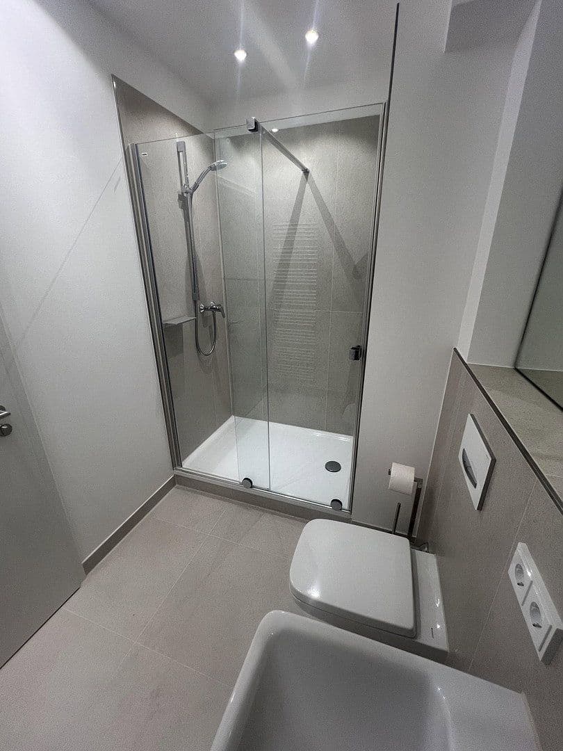 Prenájom bytu 3-izbový 80 m², Düsseldorf, Severné Porýnie - Westfálsko Prenájom bytu 3-izbový 80 m², Düsseldorf, Severné Porýnie - Westfálsko