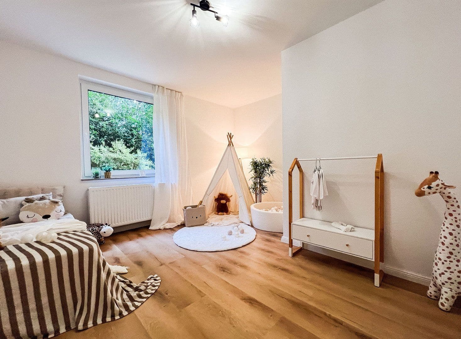Predaj bytu 4-izbový 100 m², Bremen, Brémy Predaj bytu 4-izbový 100 m², Bremen, Brémy