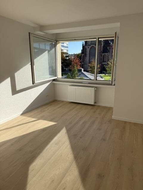 Prenájom bytu 2-izbový 46 m², Fürstenwall 142, Düsseldorf, Severné Porýnie - Westfálsko Prenájom bytu 2-izbový 46 m², Fürstenwall 142, Düsseldorf, Severné Porýnie - Westfálsko