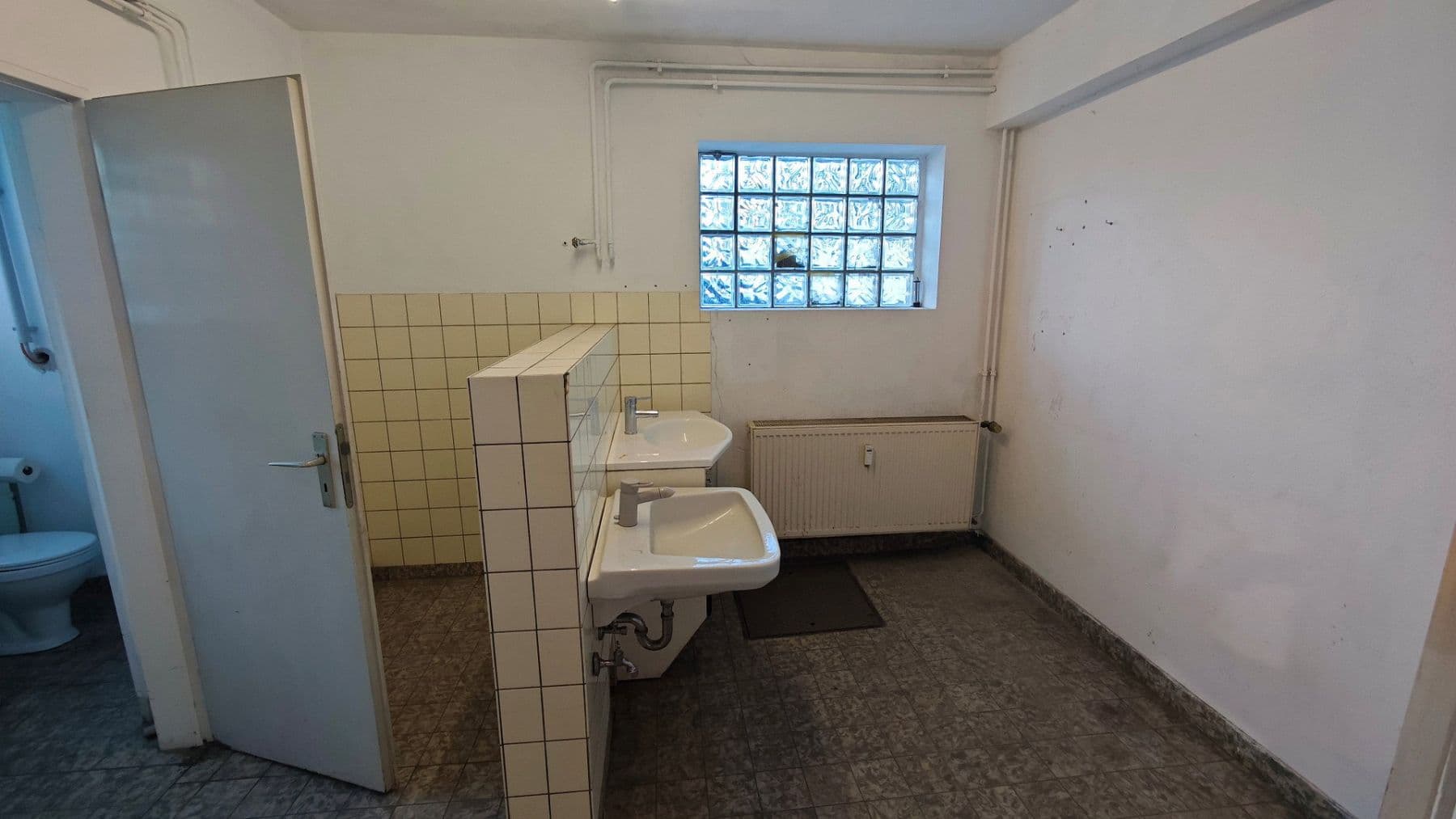 Prenájom nebytového priestoru 420 m², Reinshagener Str., Remscheid, Severné Porýnie - Westfálsko Prenájom nebytového priestoru 420 m², Reinshagener Str., Remscheid, Severné Porýnie - Westfálsko