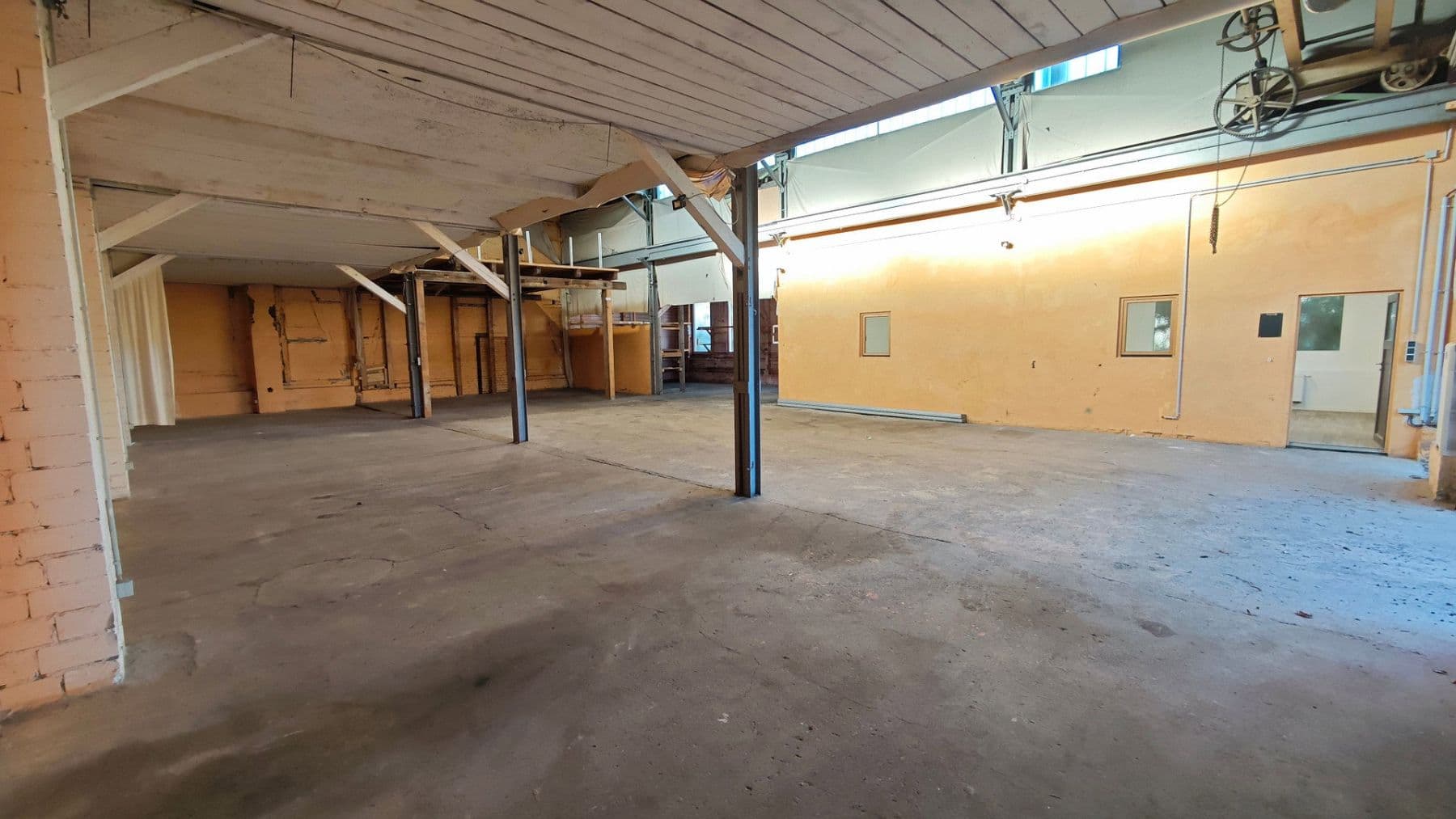 Prenájom nebytového priestoru 420 m², Reinshagener Str., Remscheid, Severné Porýnie - Westfálsko Prenájom nebytového priestoru 420 m², Reinshagener Str., Remscheid, Severné Porýnie - Westfálsko