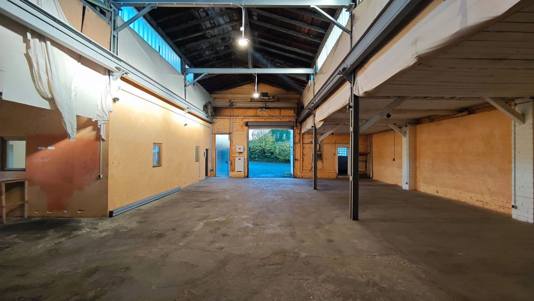 Prenájom nebytového priestoru 420 m², Reinshagener Str., Remscheid, Severné Porýnie - Westfálsko Prenájom nebytového priestoru 420 m², Reinshagener Str., Remscheid, Severné Porýnie - Westfálsko