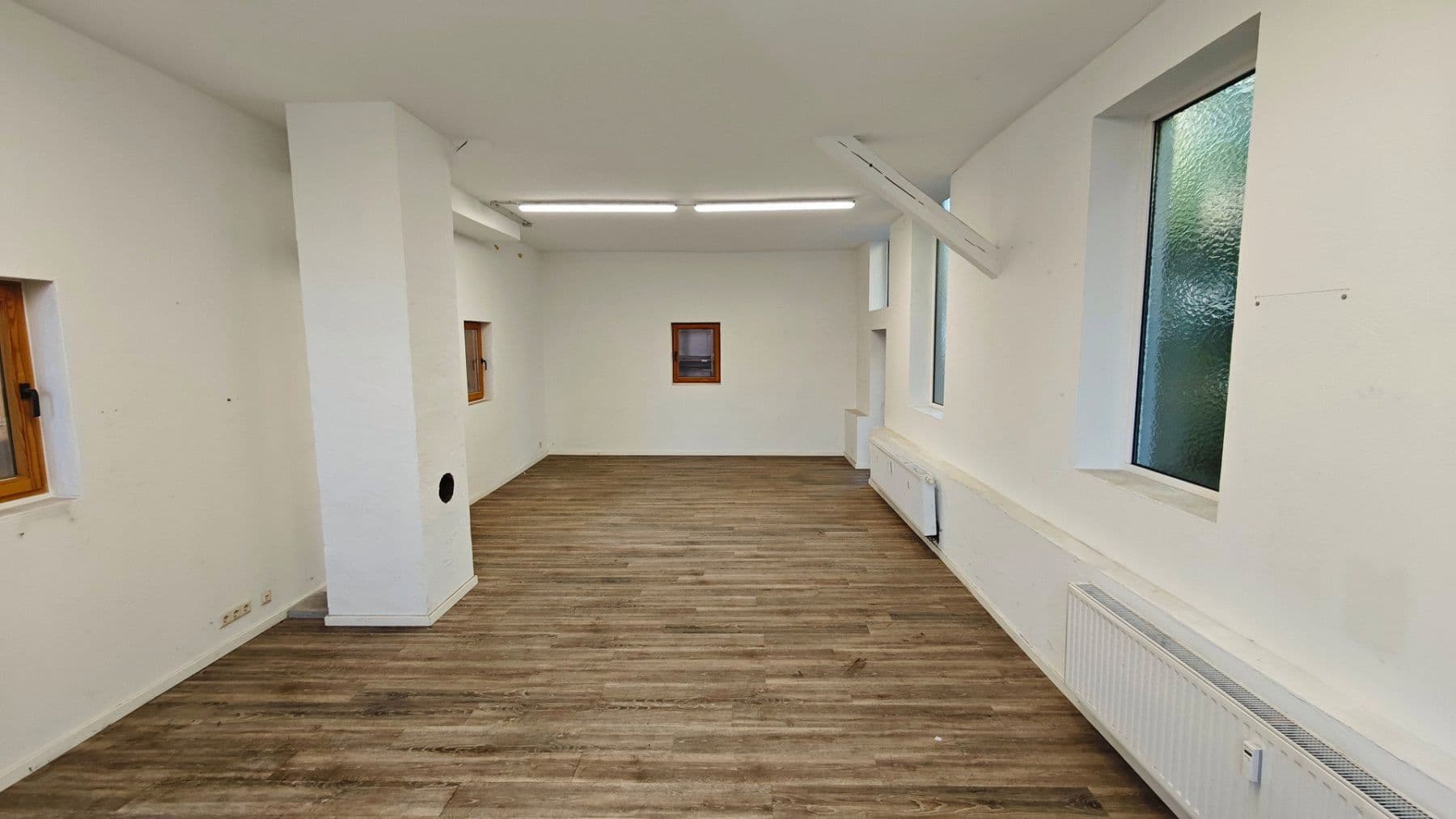 Prenájom nebytového priestoru 420 m², Reinshagener Str., Remscheid, Severné Porýnie - Westfálsko Prenájom nebytového priestoru 420 m², Reinshagener Str., Remscheid, Severné Porýnie - Westfálsko
