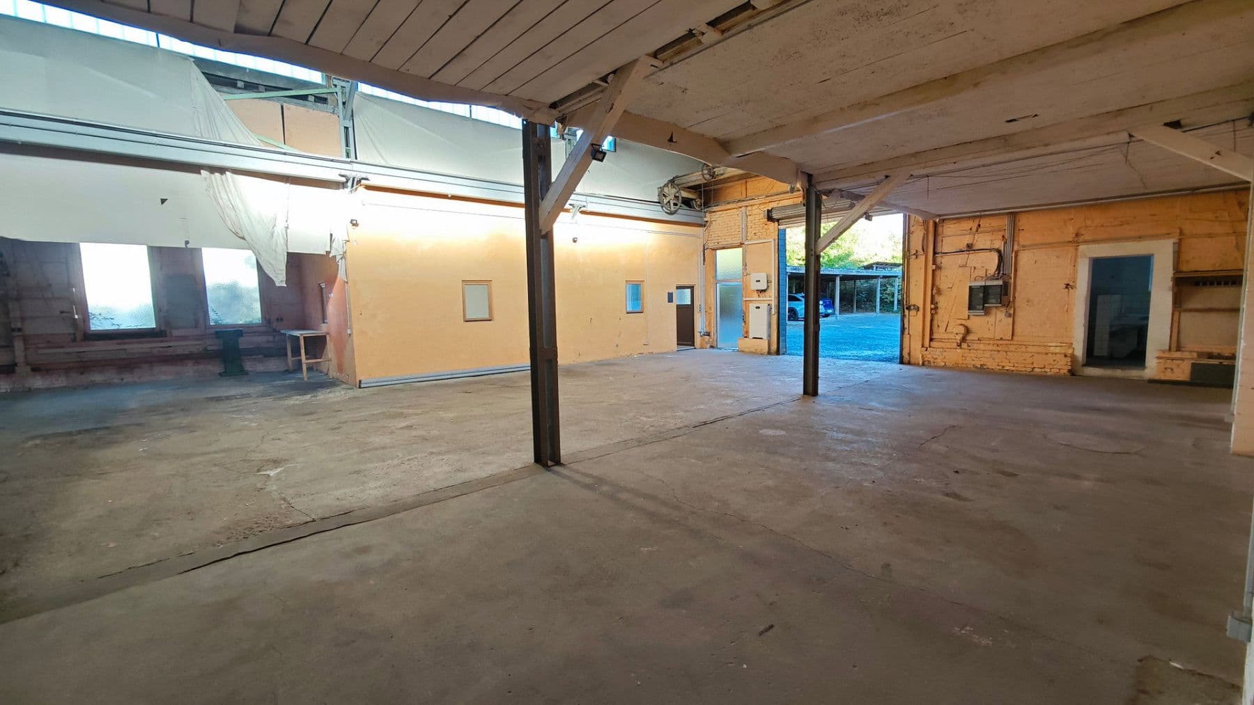 Prenájom nebytového priestoru 420 m², Reinshagener Str., Remscheid, Severné Porýnie - Westfálsko Prenájom nebytového priestoru 420 m², Reinshagener Str., Remscheid, Severné Porýnie - Westfálsko