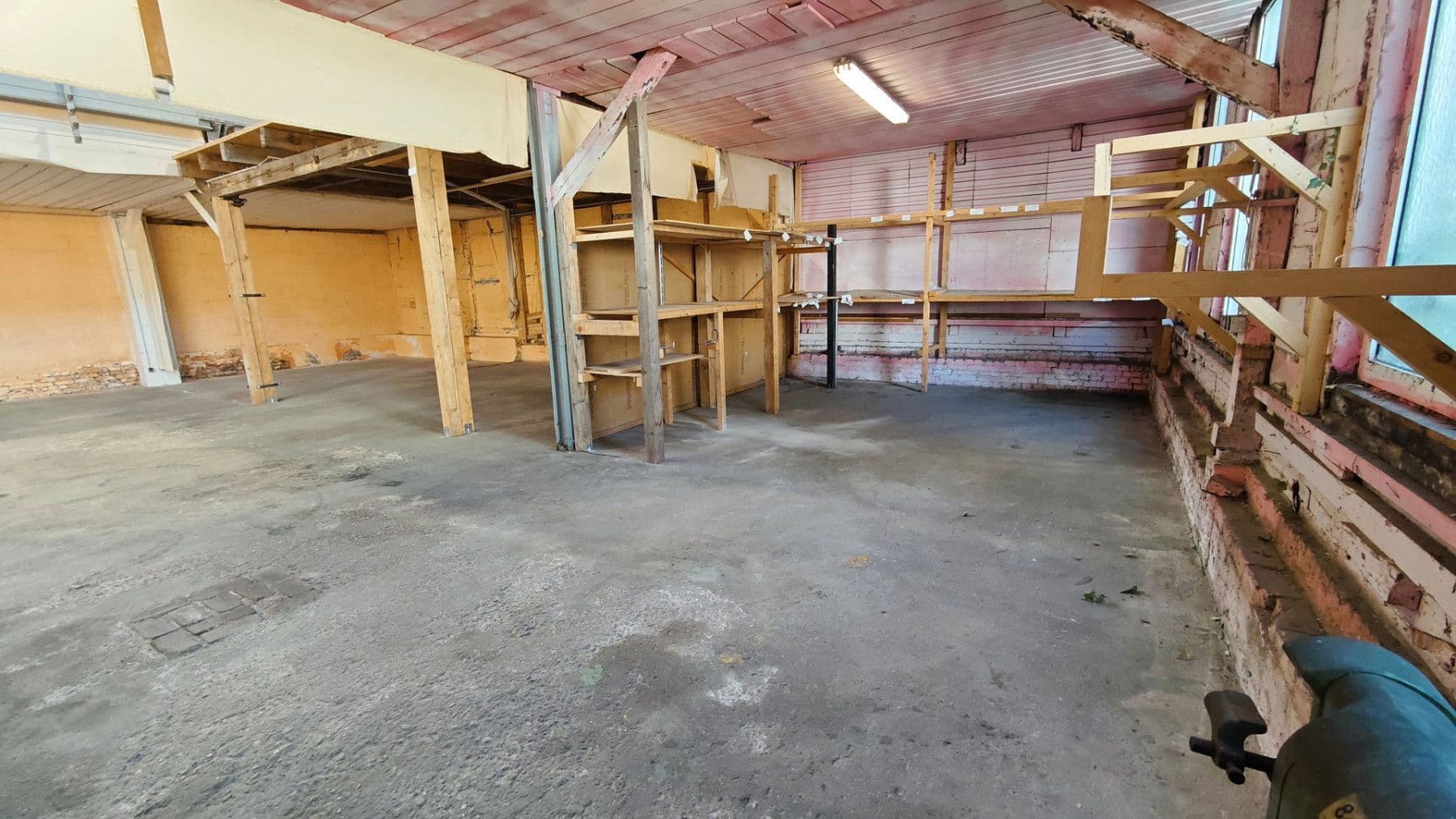 Prenájom nebytového priestoru 420 m², Reinshagener Str., Remscheid, Severné Porýnie - Westfálsko Prenájom nebytového priestoru 420 m², Reinshagener Str., Remscheid, Severné Porýnie - Westfálsko