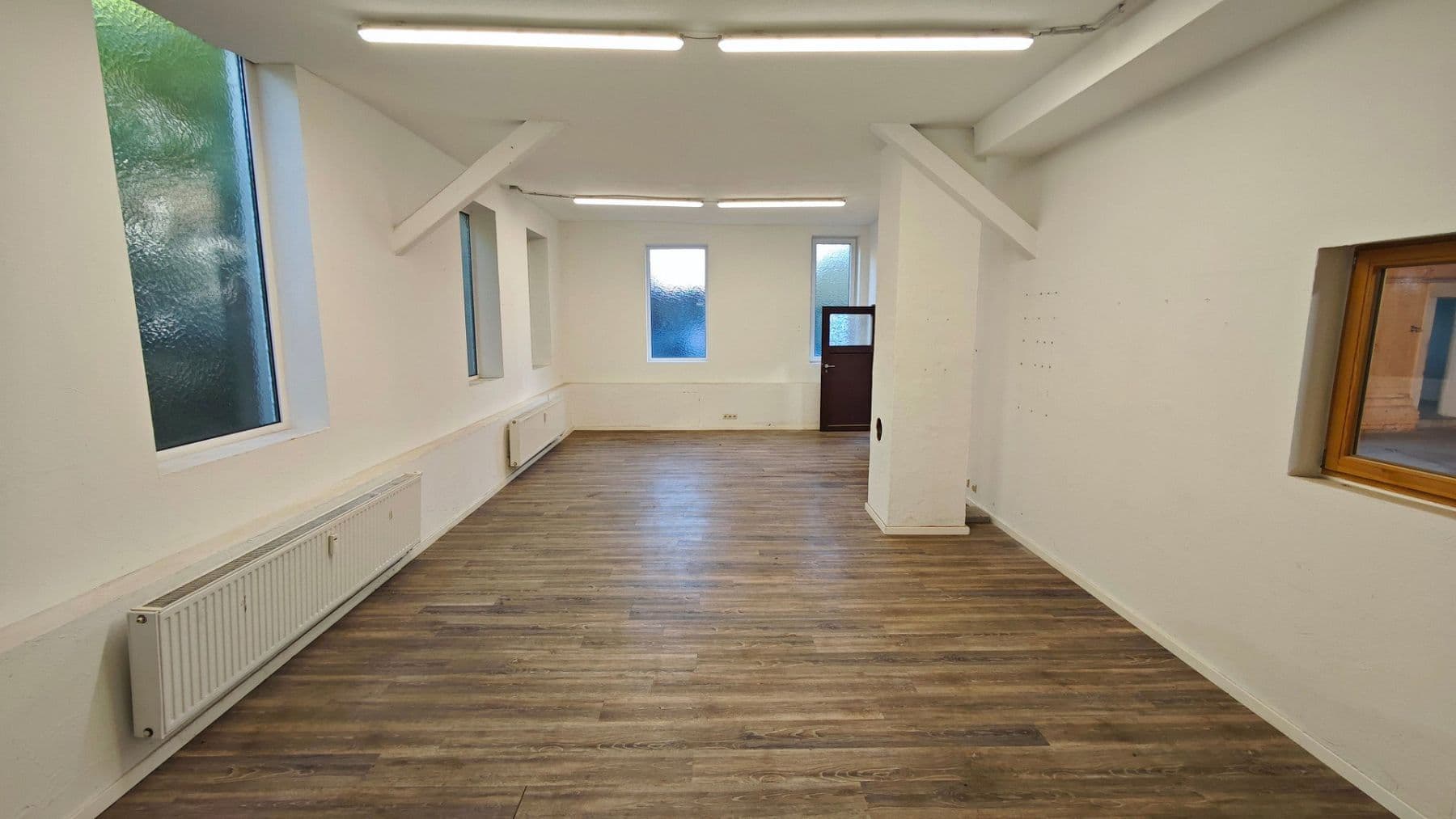 Prenájom nebytového priestoru 420 m², Reinshagener Str., Remscheid, Severné Porýnie - Westfálsko Prenájom nebytového priestoru 420 m², Reinshagener Str., Remscheid, Severné Porýnie - Westfálsko