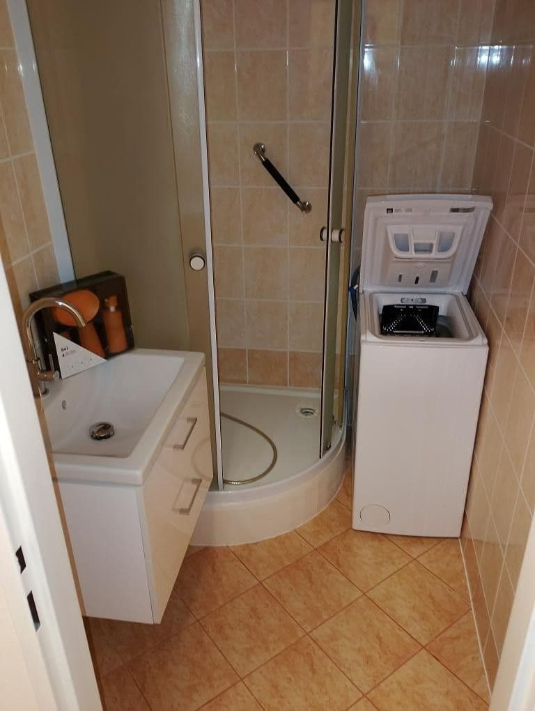 Prenájom bytu 2-izbový 42 m², U Valu, Praha, Praha Prenájom bytu 2-izbový 42 m², U Valu, Praha, Praha