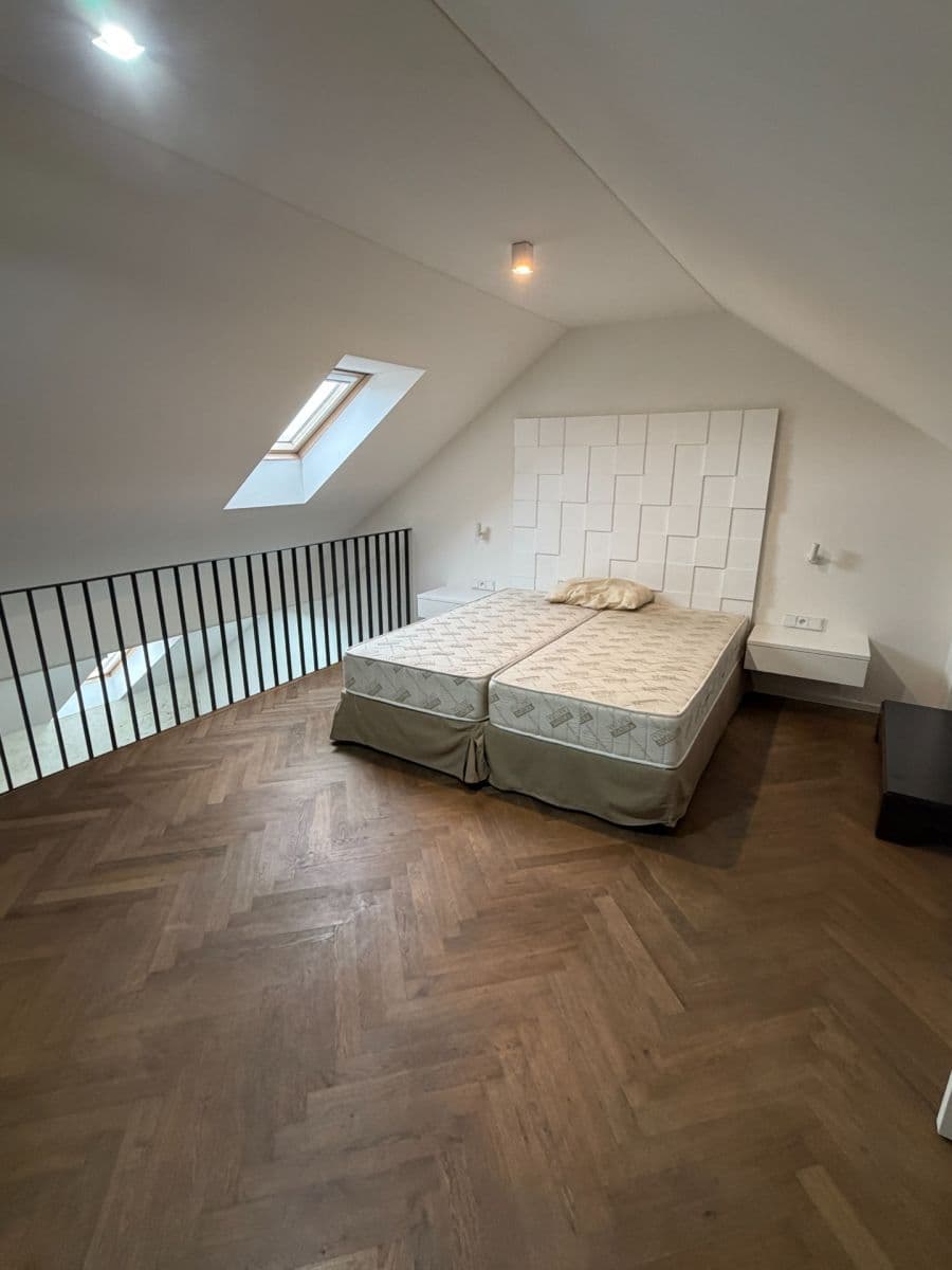 Prenájom bytu 3-izbový 69 m², Staropramenná, Praha, Praha Prenájom bytu 3-izbový 69 m², Staropramenná, Praha, Praha