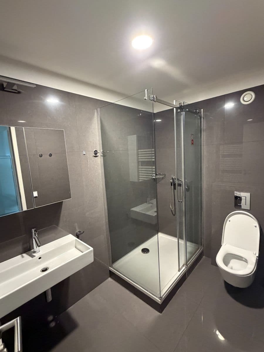 Prenájom bytu 3-izbový 69 m², Staropramenná, Praha, Praha Prenájom bytu 3-izbový 69 m², Staropramenná, Praha, Praha