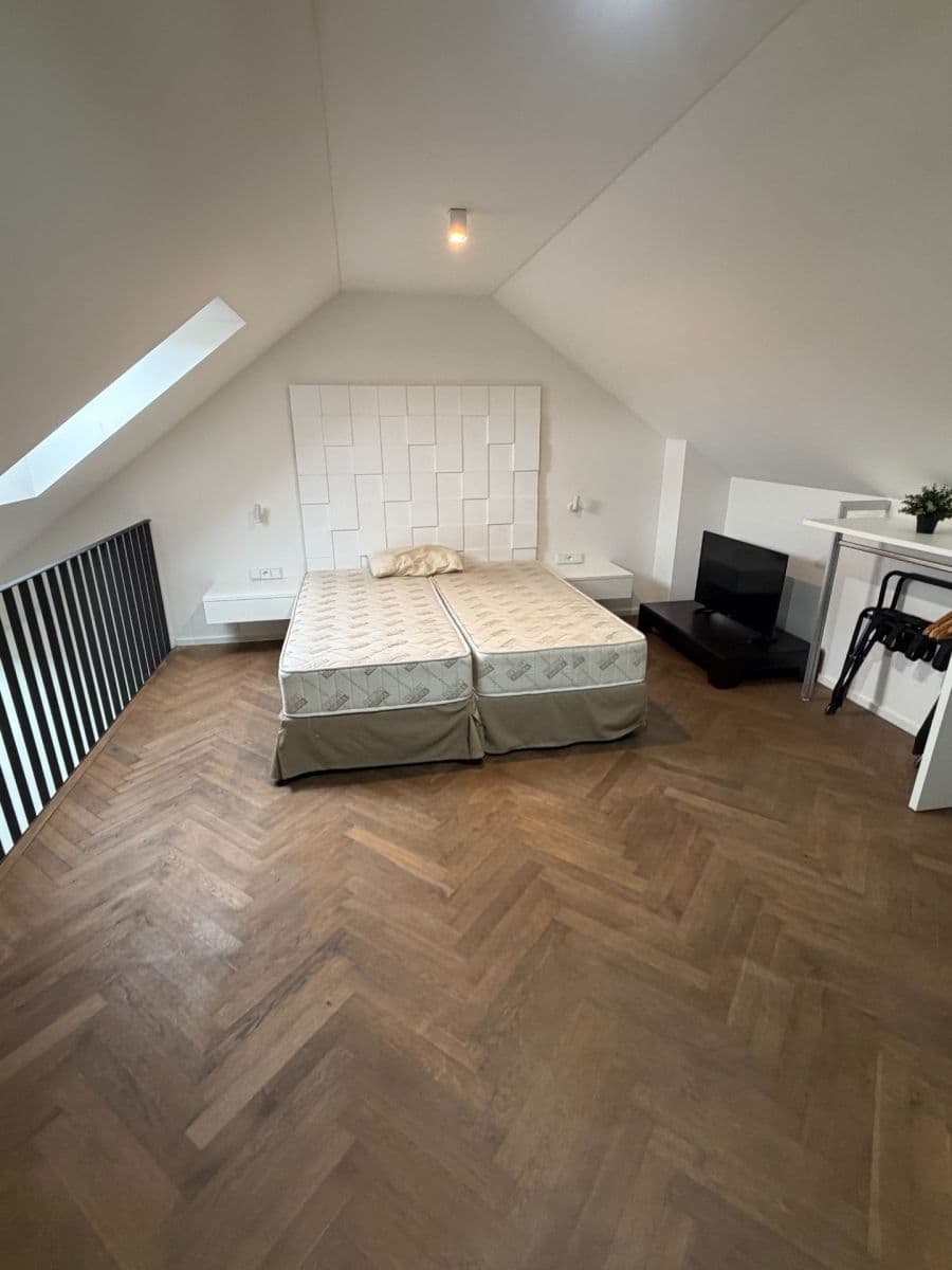 Prenájom bytu 3-izbový 69 m², Staropramenná, Praha, Praha Prenájom bytu 3-izbový 69 m², Staropramenná, Praha, Praha
