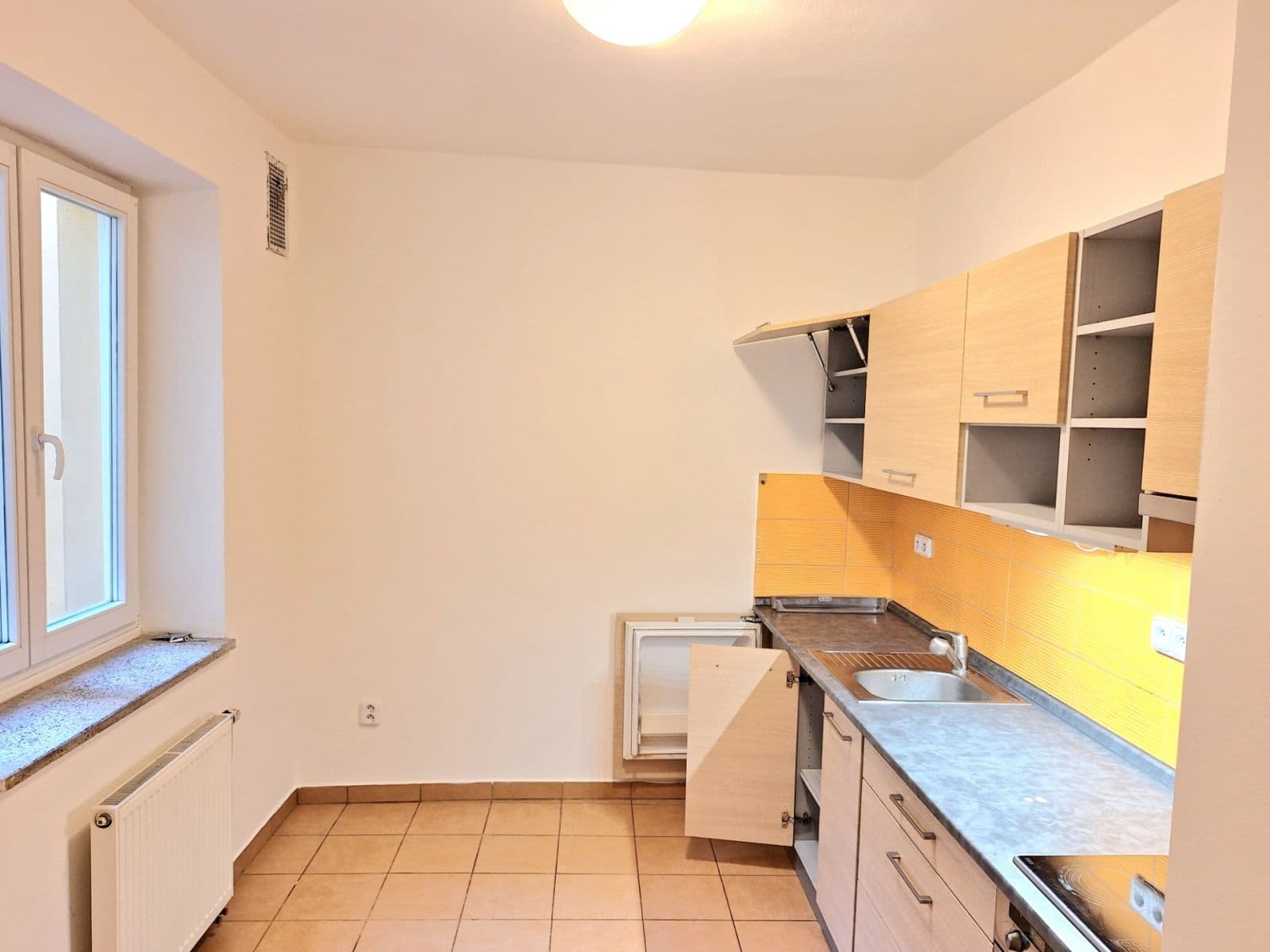 Prenájom bytu 2-izbový 75 m², Malé náměstí, Hradec Králové, Královéhradecký kraj Prenájom bytu 2-izbový 75 m², Malé náměstí, Hradec Králové, Královéhradecký kraj