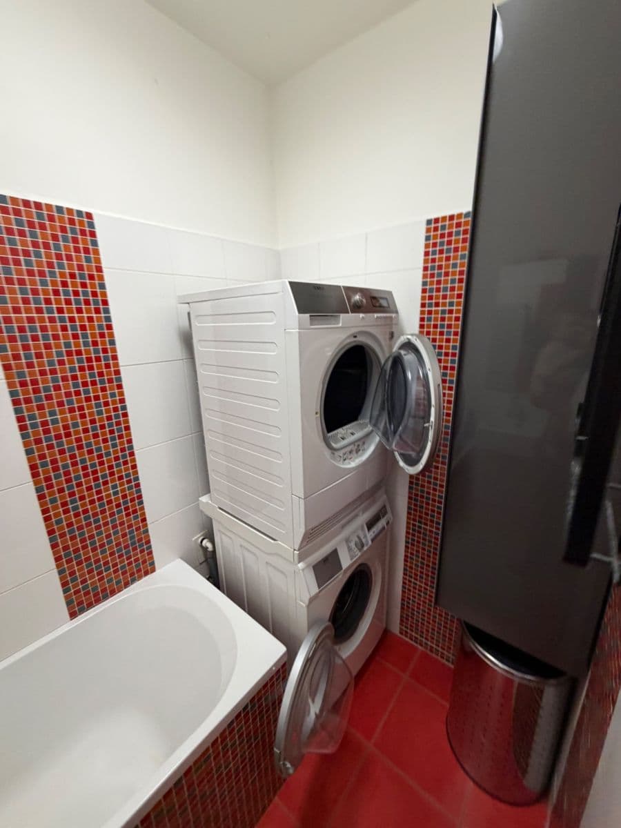 Prenájom bytu 2-izbový 55 m², Podolská, Praha, Praha Prenájom bytu 2-izbový 55 m², Podolská, Praha, Praha