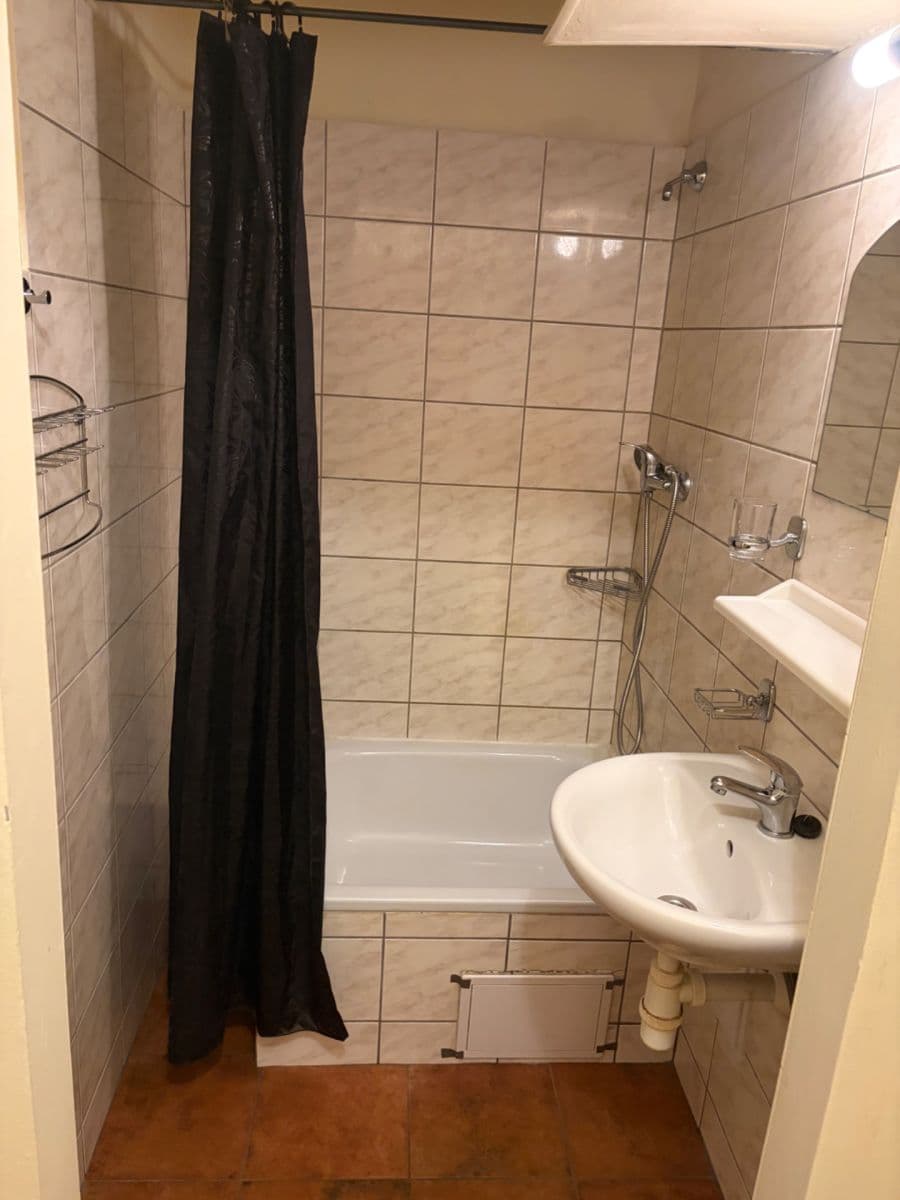 Prenájom bytu 1-izbový 21 m², Nuselská, Praha, Praha Prenájom bytu 1-izbový 21 m², Nuselská, Praha, Praha