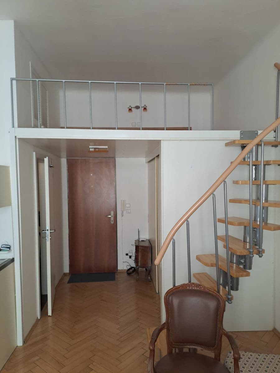 Prenájom bytu 1-izbový 30 m², Sochařská, Praha, Praha Prenájom bytu 1-izbový 30 m², Sochařská, Praha, Praha