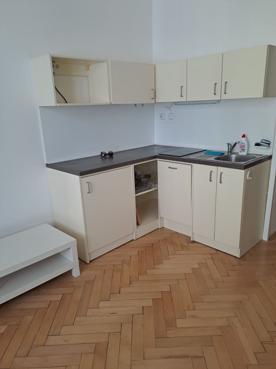Prenájom bytu 1-izbový 30 m², Sochařská, Praha, Praha Prenájom bytu 1-izbový 30 m², Sochařská, Praha, Praha
