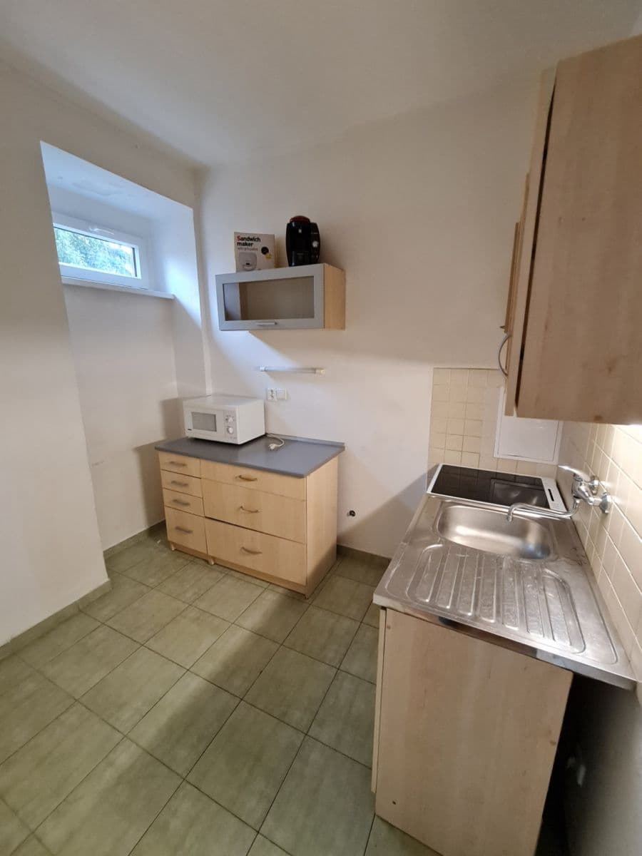 Prenájom bytu 1-izbový 45 m², Nad Kajetánkou, Praha, Praha Prenájom bytu 1-izbový 45 m², Nad Kajetánkou, Praha, Praha
