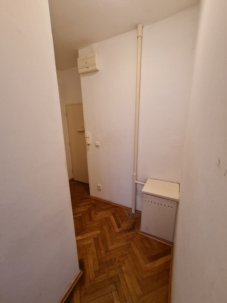 Prenájom bytu 1-izbový 45 m², Nad Kajetánkou, Praha, Praha Prenájom bytu 1-izbový 45 m², Nad Kajetánkou, Praha, Praha