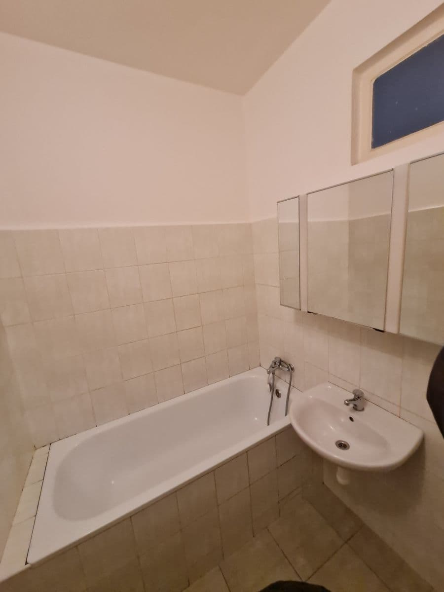 Prenájom bytu 1-izbový 45 m², Nad Kajetánkou, Praha, Praha Prenájom bytu 1-izbový 45 m², Nad Kajetánkou, Praha, Praha
