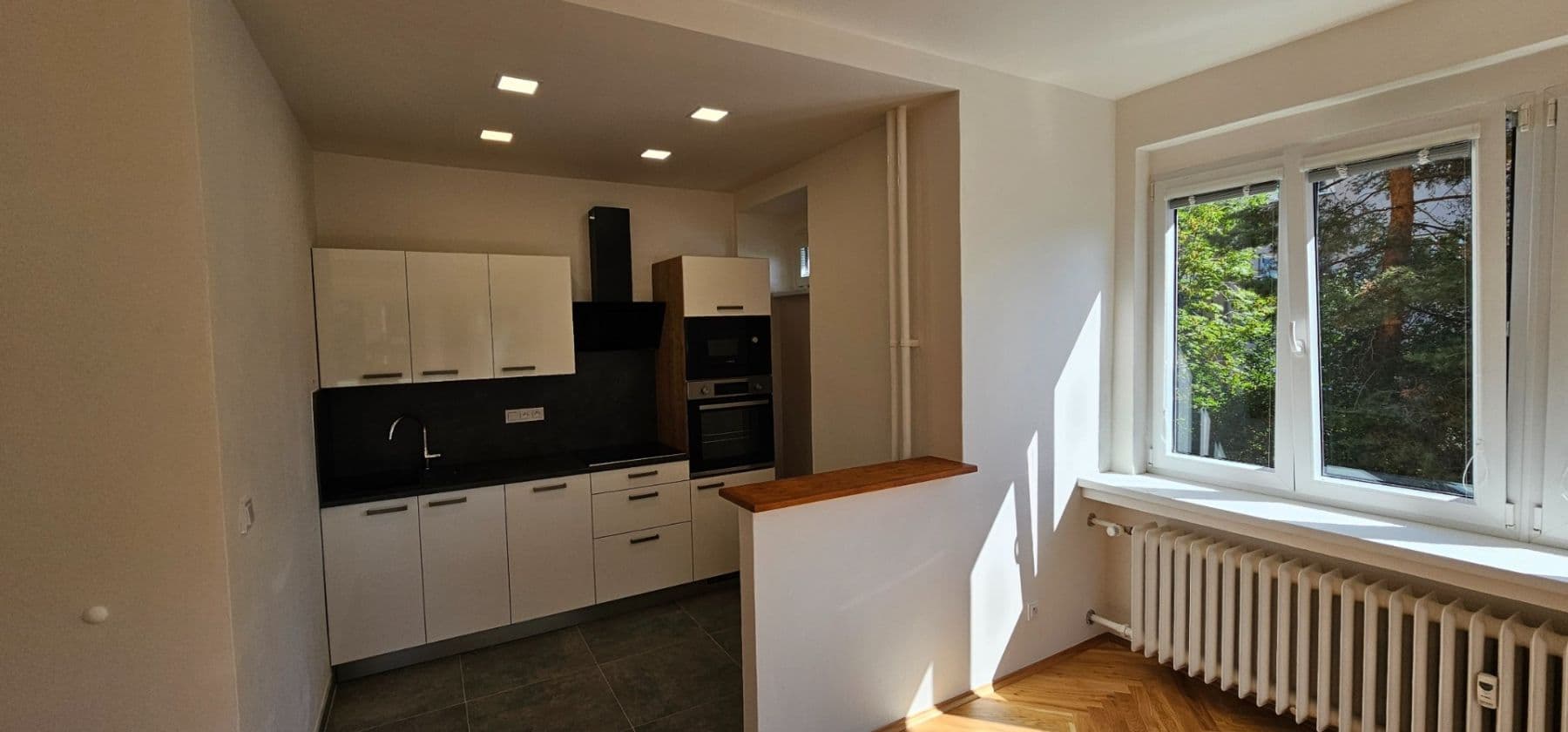 Prenájom bytu 1-izbový 45 m², Nad Kajetánkou, Praha, Praha Prenájom bytu 1-izbový 45 m², Nad Kajetánkou, Praha, Praha