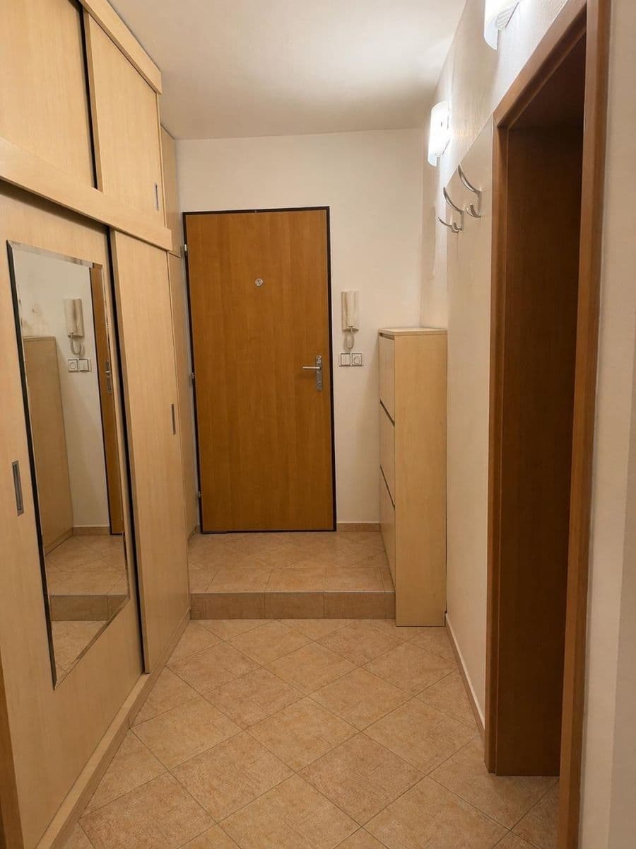 Prenájom bytu 3-izbový 65 m², Zelená, Hradec Králové, Královéhradecký kraj Prenájom bytu 3-izbový 65 m², Zelená, Hradec Králové, Královéhradecký kraj