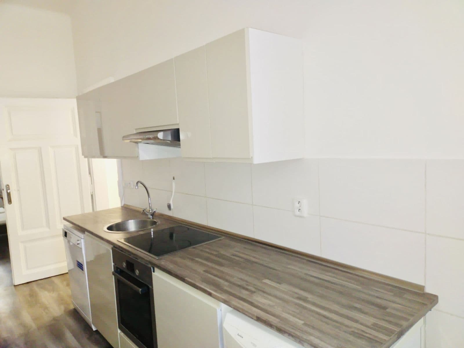 Prenájom bytu 3-izbový 68 m², Malířská, Praha, Praha Prenájom bytu 3-izbový 68 m², Malířská, Praha, Praha