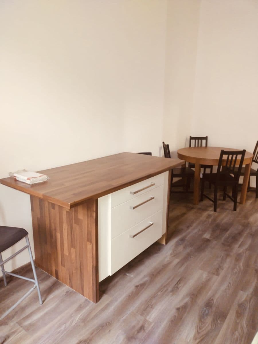 Prenájom bytu 3-izbový 68 m², Malířská, Praha, Praha Prenájom bytu 3-izbový 68 m², Malířská, Praha, Praha