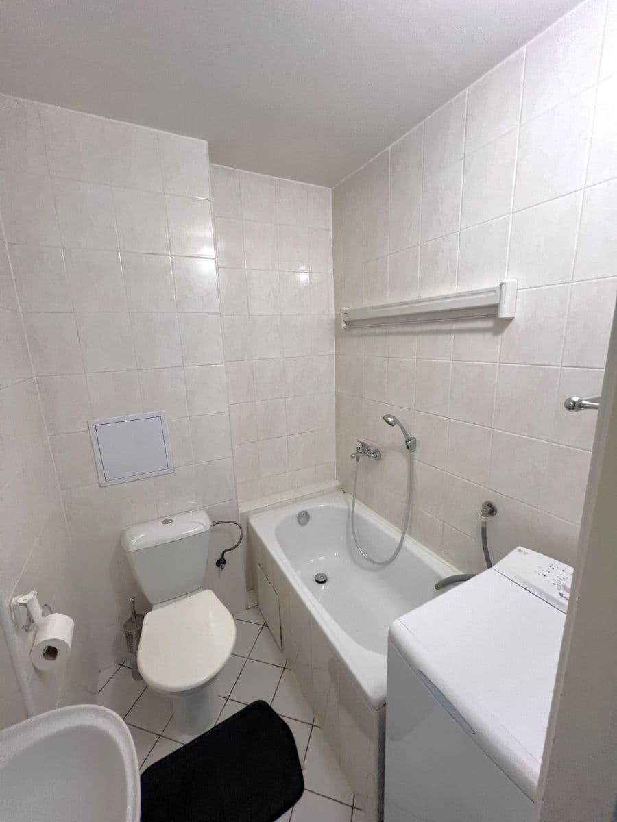Prenájom bytu 1-izbový 30 m², Křivoklátská, Praha, Praha Prenájom bytu 1-izbový 30 m², Křivoklátská, Praha, Praha