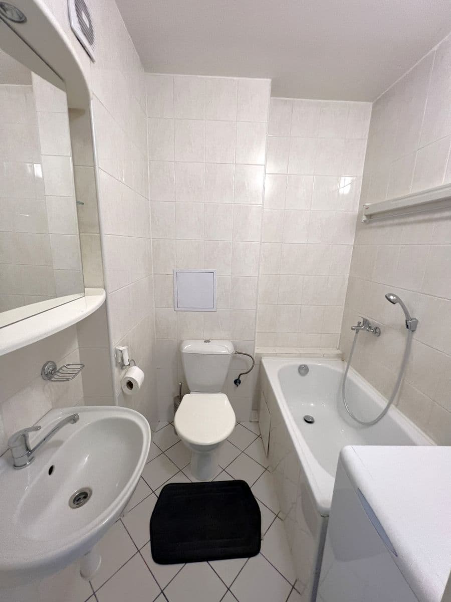 Prenájom bytu 1-izbový 30 m², Křivoklátská, Praha, Praha Prenájom bytu 1-izbový 30 m², Křivoklátská, Praha, Praha