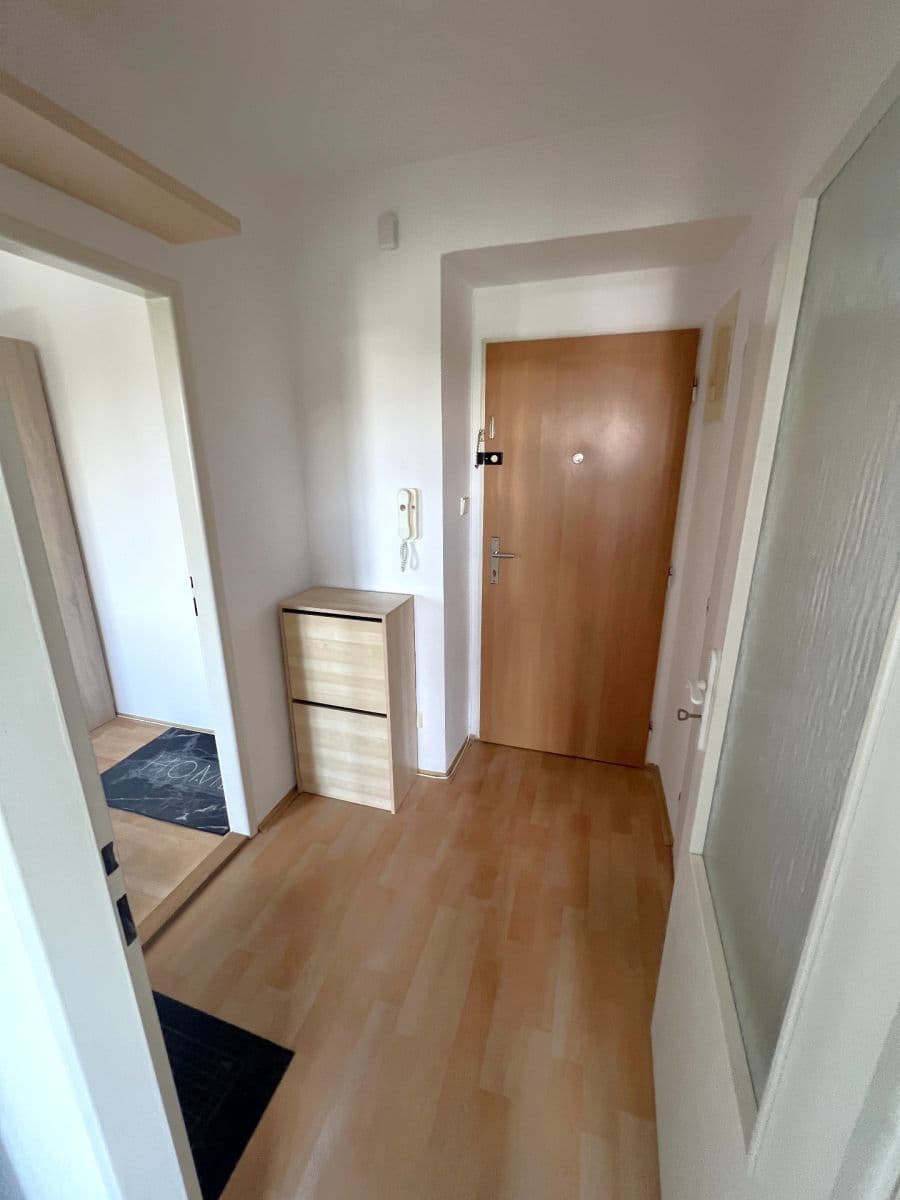 Prenájom bytu 1-izbový 30 m², Křivoklátská, Praha, Praha Prenájom bytu 1-izbový 30 m², Křivoklátská, Praha, Praha