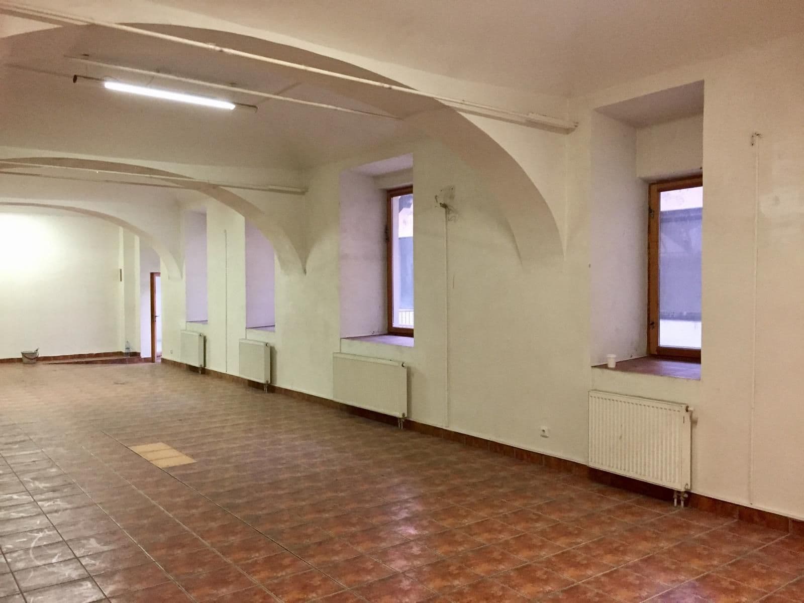 Prenájom nebytového priestoru 140 m², Štefánikova, Praha, Praha Prenájom nebytového priestoru 140 m², Štefánikova, Praha, Praha