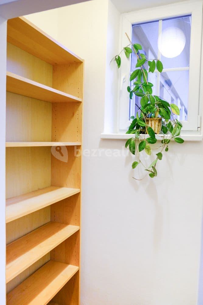 Prenájom bytu 2-izbový 60 m², U Okrouhlíku, Praha, Praha Prenájom bytu 2-izbový 60 m², U Okrouhlíku, Praha, Praha